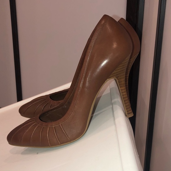 BCBG Brown pumps - Picture 2 of 3
